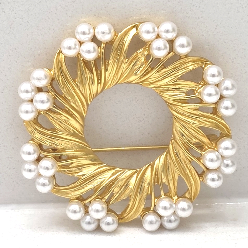 Goldplated Round Floral Design Faux Pearl Embellished Brooch Pin